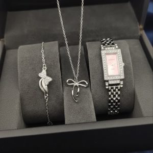 ست ساعت هانگروی مستطیلی و دستبند و گردنبند نقره ای